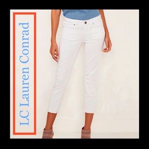 LC LAUREN CONRAD - FRAYED CAPRI JEANS
